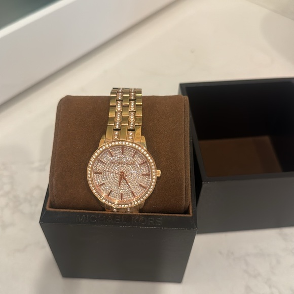 Michael Kors Rose Gold Watch Great Condition! - Picture 2 of 5